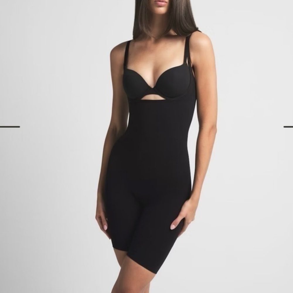 SKIMS SEAMLESS SCULPT BUTT LIFTING OPEN BUST BODYSUIT ONYX SMALL